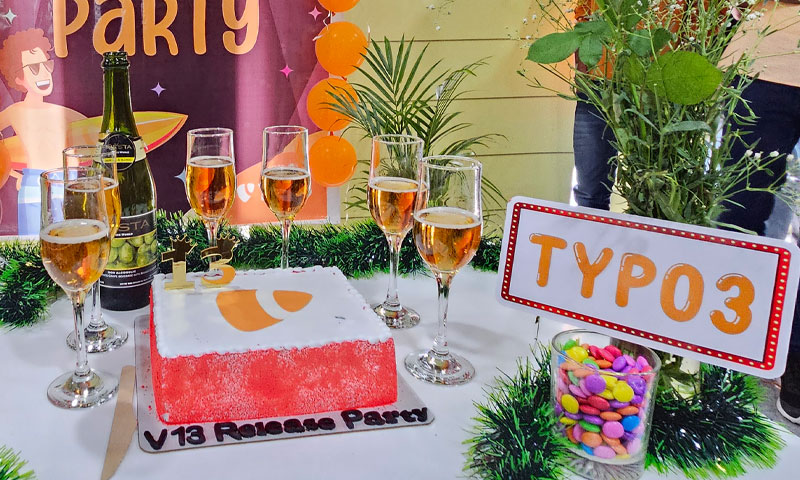 TYPO3 v13 LTS Release Party Torte und Dekoration